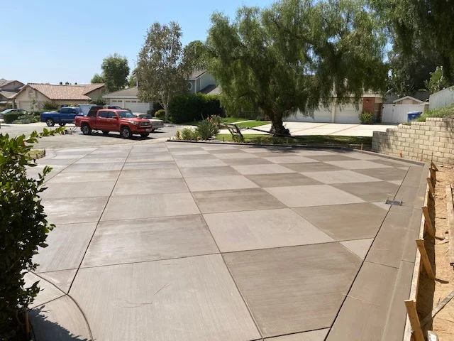 Geometric patterned concrete driveway with diamond scoring and multi-tone finish